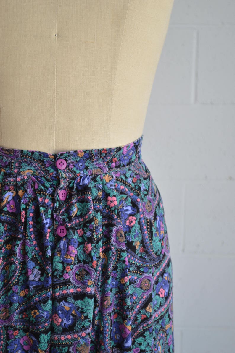 1980s purple floral skirt \u00b7 knee length ditsy print skirt \u00b7 side pocket abstract print skirt \u00b7 casual fun bright high waisted skirt \u00b7 medium