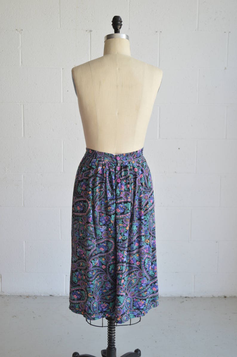 1980s purple floral skirt \u00b7 knee length ditsy print skirt \u00b7 side pocket abstract print skirt \u00b7 casual fun bright high waisted skirt \u00b7 medium
