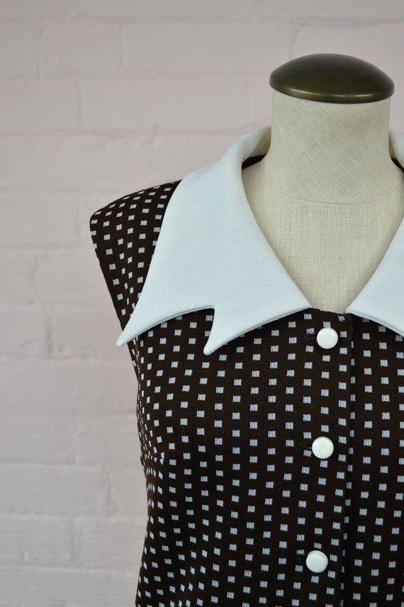 1970s brown white polka dot dress · sleeveless bu… - image 4