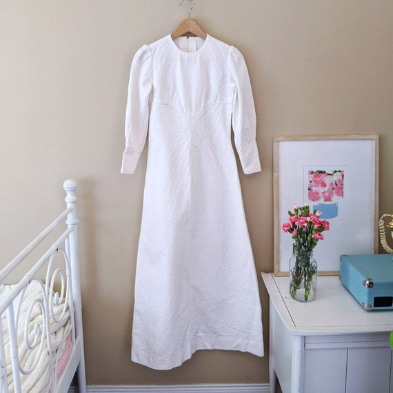 VINTAGE 1970swhite long sleeve maxi wedding dress