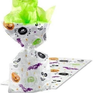 Pack of 20 SPOOKY SMILES Halloween Cellophane Bags - Perfect for Trick or Treats !