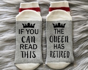 Queen Has Retired Chaussettes-Retraite AF-Cadeau Retraite-Chaussettes Retraite-Retraite 2024-Fête De Retraite-Retraite Drôle-65e Anniversaire