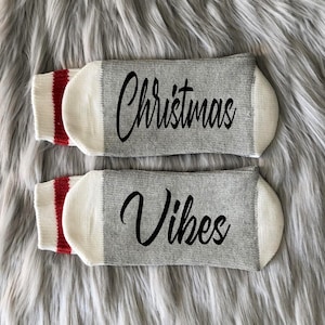 Chaussettes Christmas Vibes - Noël 2025-Chaussettes de Noël pour famille - Cadeau de Noël pour la famille - Cadeaux de Noël personnalisés - Cadeau de fête de Noël