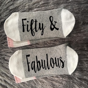 Cinquante & Fabulous Socks-Cadeau 50e anniversaire-Cinquante anniversaire-Cadeau d'anniversaire du meilleur ami-Idée cadeau d'anniversaire-Idée cadeau 50e-Cadeau 50e