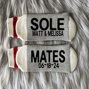 Calcetines de algodón para regalo de aniversario - Calcetines para el segundo aniversario - Segundo aniversario - Regalos para parejas - Regalos para el Sr. y la Sra. - Regalo para marido y mujer imagen 1