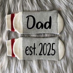 Dad est 2025 Socks-Future Dad Gift-Gift for Dad-New Dad Gifts-Baby Shower Gift-Pregnancy Gift-Pregnancy announcement-First time Dad Gift