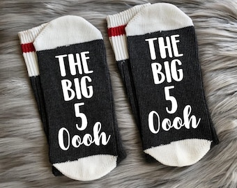 Calcetines "The Big 5 Oooh" para el 50 cumpleaños - Regalo de 50 cumpleaños - Regalo de cumpleaños para el mejor amigo/a - Idea de regalo de cumpleaños - Regalo para el 50 cumpleaños - Cumpliendo 50 años