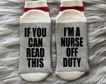 Chaussettes d’infirmière hors service -Cadeaux de vie d’infirmière-Cadeaux d’infirmière-Scrub Life-Appréciation d’infirmière-Cadeaux pour les étudiants en soins infirmiers-RN-LPN-Vêtements d’infirmière