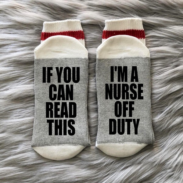 Chaussettes d’infirmière hors service -Cadeaux de vie d’infirmière-Cadeaux d’infirmière-Scrub Life-Appréciation d’infirmière-Cadeaux pour les étudiants en soins infirmiers-RN-LPN-Vêtements d’infirmière