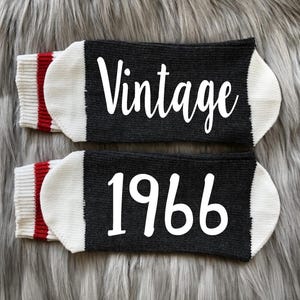 Calcetines de cumpleaños "Sixty & Stunning" - Regalo de cumpleaños número 60 - Vintage 1966 - Sixty AF - Sixty - Regalo de cumpleaños para la mejor amiga - Idea de regalo de cumpleaños - Idea de regalo para el 60 cumpleaños imagen 4