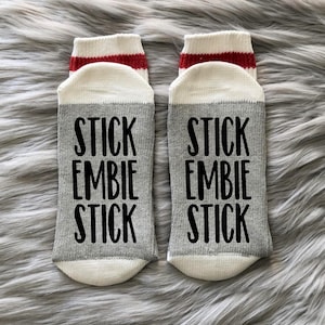 Stick Embie Stick FIV Chaussettes Chaussettes porte-bonheur-Cadeaux FIV-Cadeau fertilité-Chaussettes fertilité-Transfert FIV-Chaussettes FIV porte-bonheur image 1