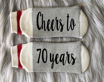 ¡Salud por los 70! Calcetines - Regalo de cumpleaños número 70 - Setenta - Regalo de cumpleaños para el mejor amigo/a - Idea de regalo de cumpleaños - Idea de regalo para los 70