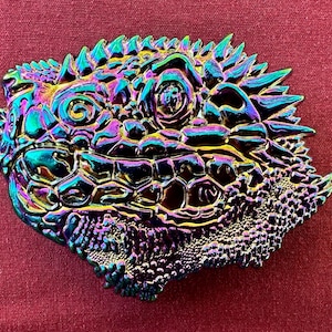 Pin King Gizzard e o Mago Lagarto Red Rocks 2024 (Arco-íris de Óleo de Motor)