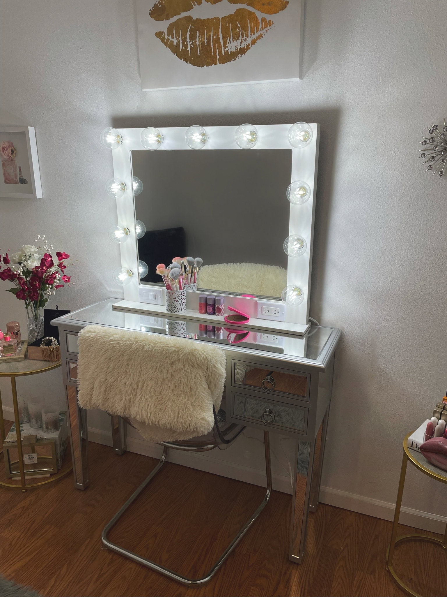Large vanity mirror with lights 32 x 28 - Made in the USA