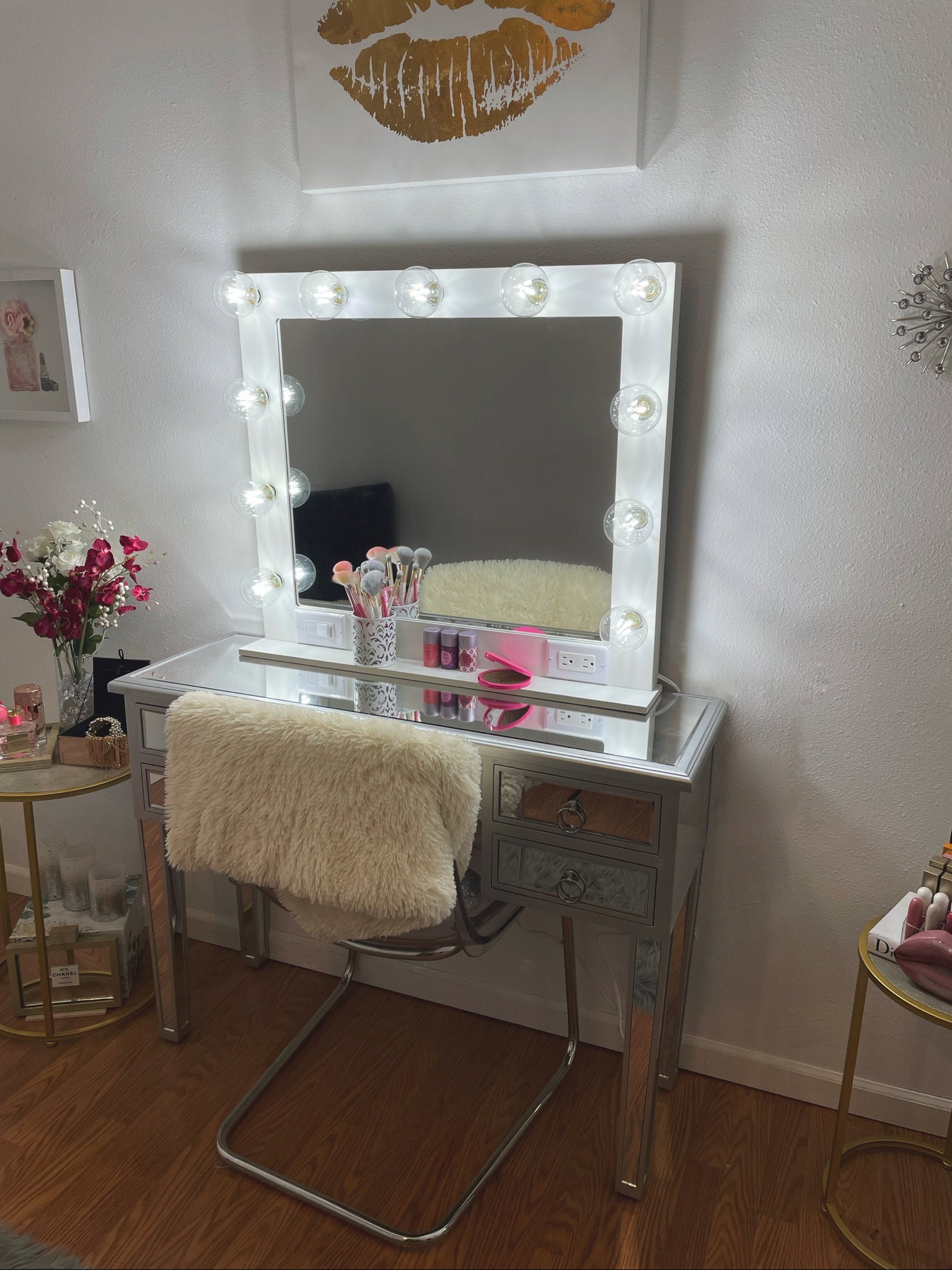 White vanity mirror with lights 32 x 28 Made in the USA