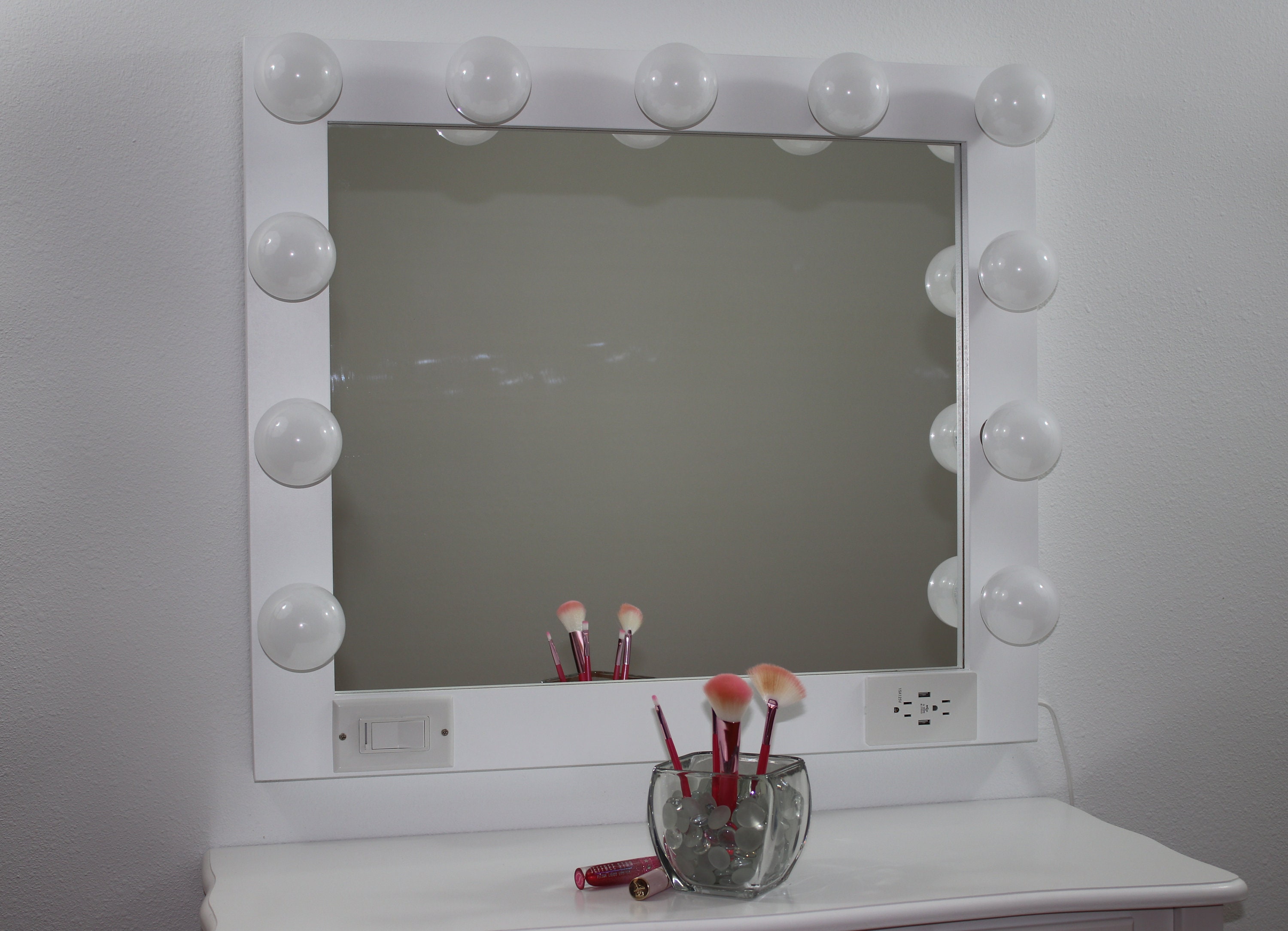 Large white 32x28 Hollywood style lighted vanity makeup mirror tabletop