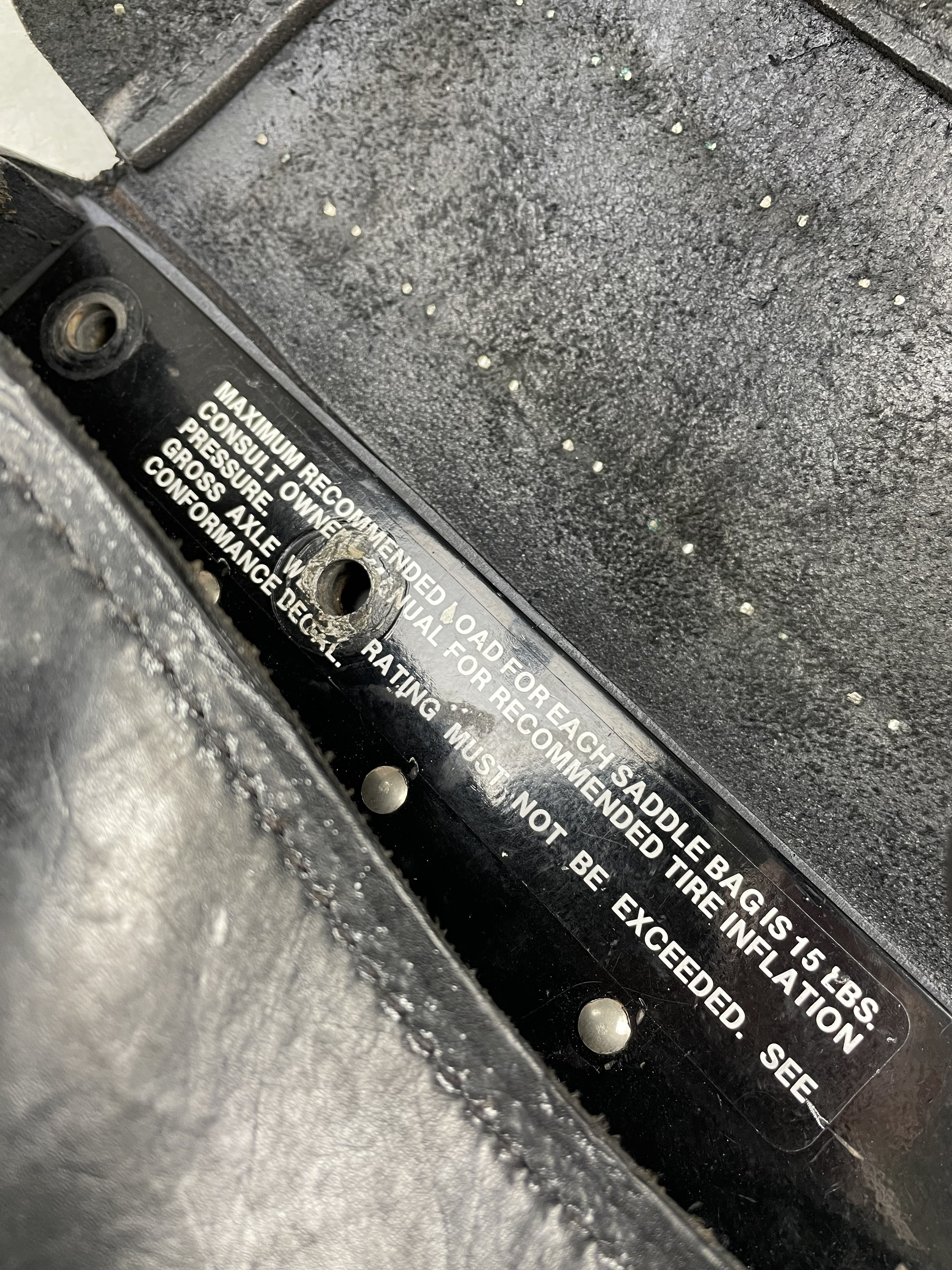 バイクウェア・装備 90s HARLEY DAVIDSON leather studs globe Vintage H-D Saddlebags - 1990s Harley Davidson Motorcycle