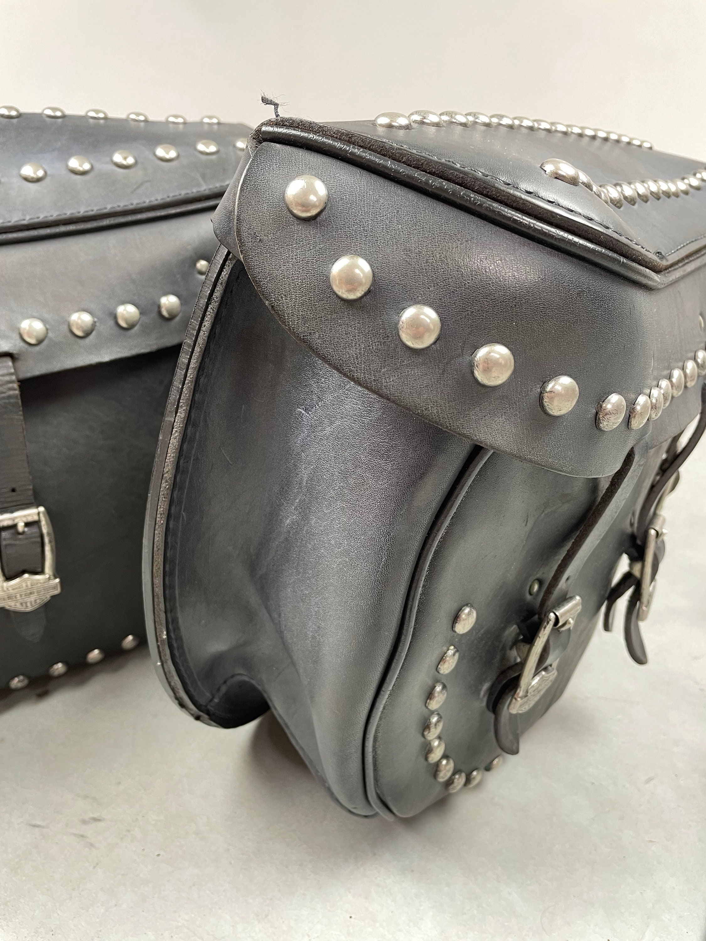 バイクウェア・装備 90s HARLEY DAVIDSON leather studs globe Vintage H-D Saddlebags - 1990s Harley Davidson Motorcycle