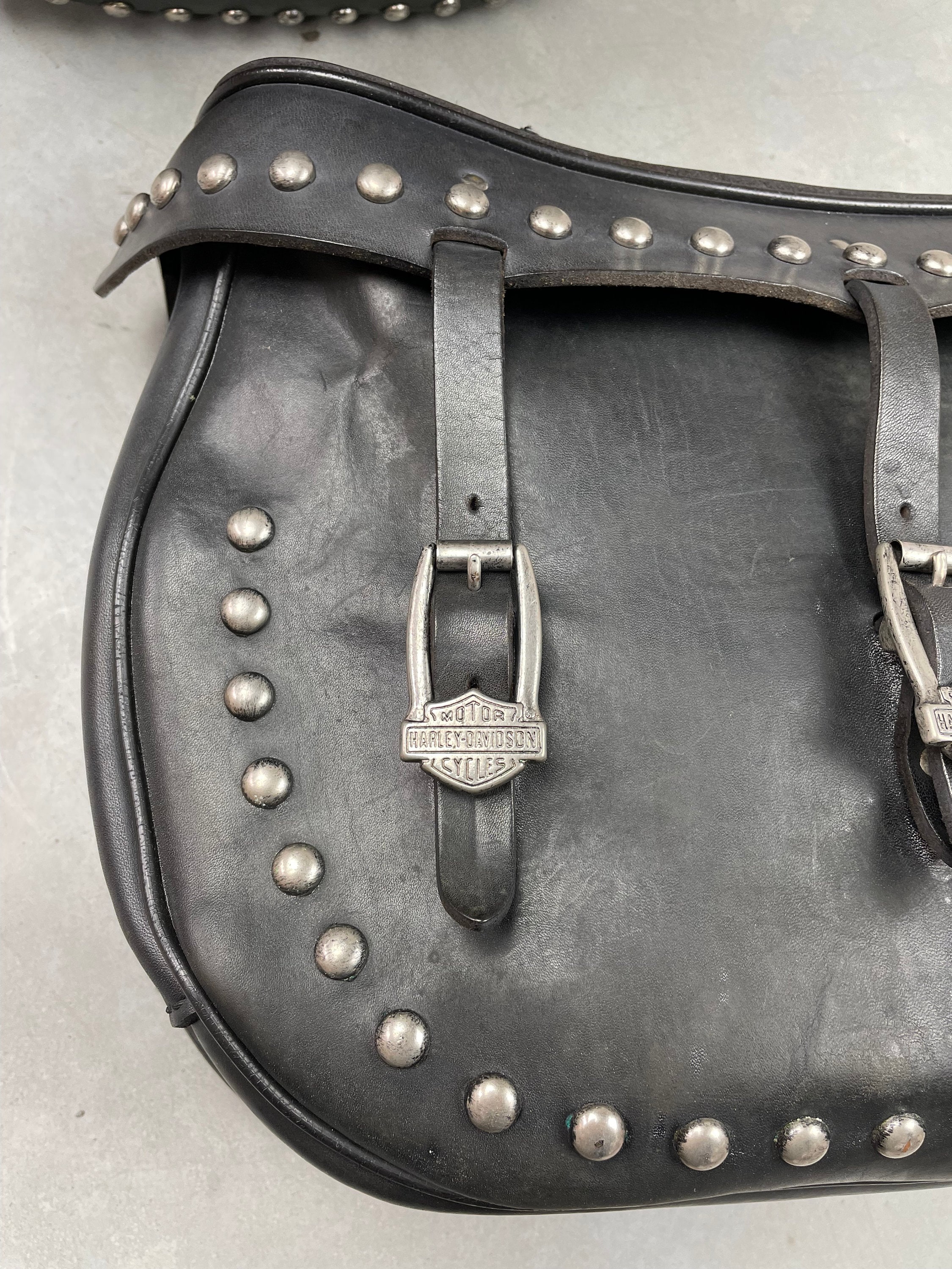 バイクウェア・装備 90s HARLEY DAVIDSON leather studs globe Vintage H-D Saddlebags - 1990s Harley Davidson Motorcycle