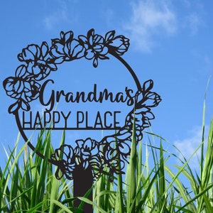 Personalized Garden Wreath - With Stake
