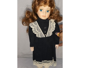 Rare Vintage Angel&#39;s Touch Porcelain Doll in Green Dres Style: cf214-004
