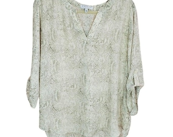 Bluzka Chaus Gray Snake Print Roll Tabs XL