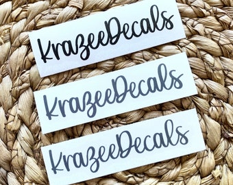 Ihr Name oder Wort in dieser kursiven Schriftart wird zu einem Vinylaufkleber