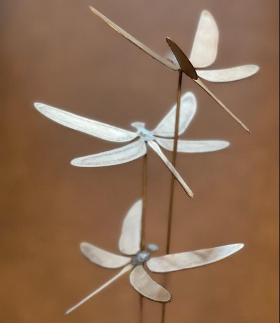 Metal Hummingbird Fairy Garden Wind Spinner Stake Outdoor Decor Dollhouse Prop Metal Hummingbird Fairy Garden Wind Spinner Stake Outdoor Decor Dollhouse Prop
