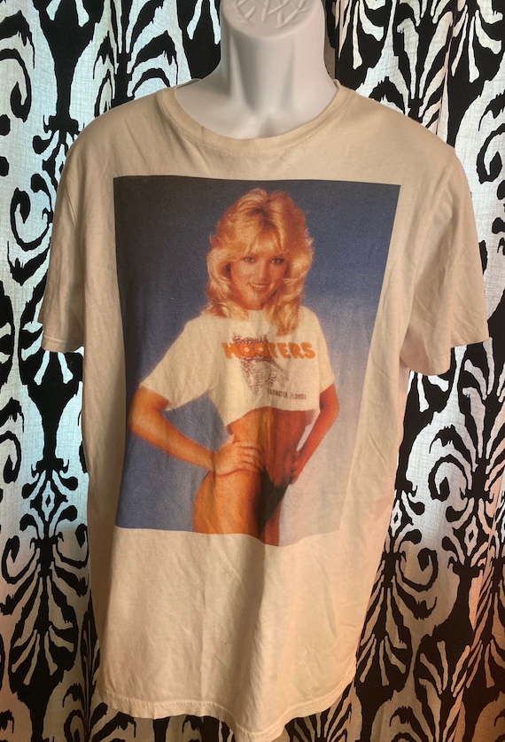 Vintage 1990 Hooters Lynn Austin Tee Shirt L - Gem