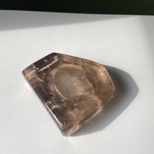 Brown quartz soap dish