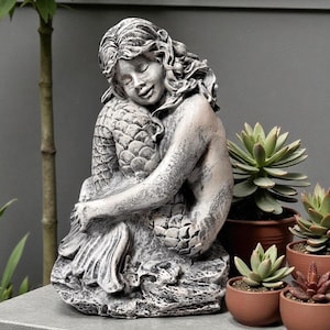 Statua di sirena per giardino zen / Decorazione costiera in pietra grigia anticata / Ornamento da spiaggia oceanica / Regalo marino per la casa / Regalo nautico