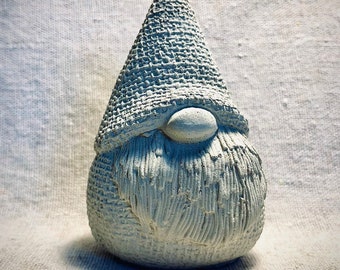 Ręcznie robiona betonowa figurka krasnala: nordycka ozdoba na biurko, wys. 10 cm