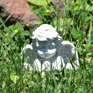 Estatua de ángel rezando de hormigón hecha a mano / Querubín para el hogar y el jardín imagen 5