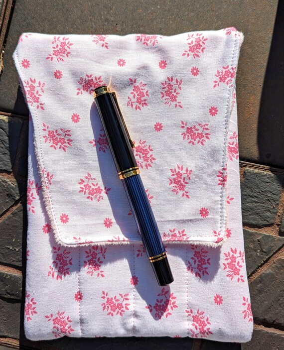 Fabric 8 Pen Pouch "Gatemouth" Pink Blossom