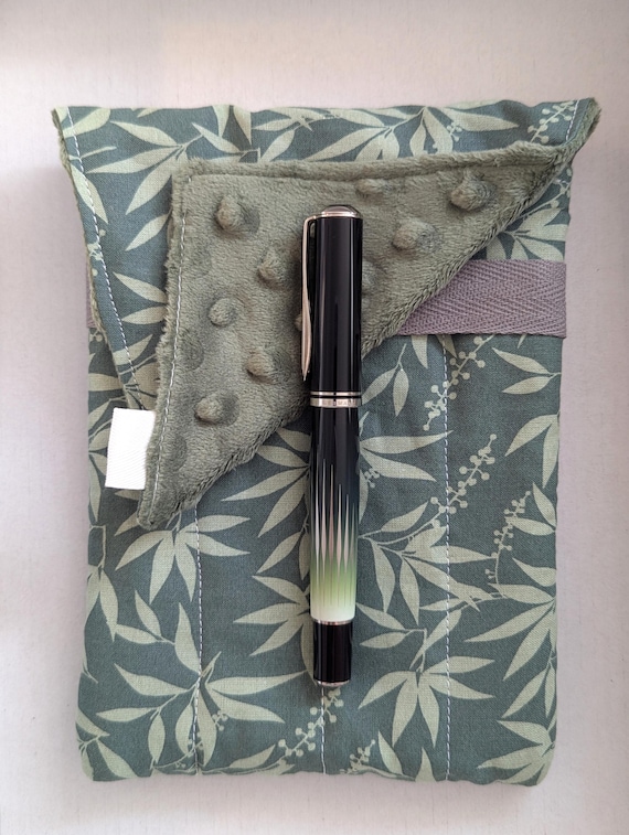 Bamboo Patterned Fabric 8 Pen Pouch "Gatemouth"