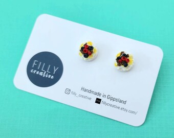 Pavlova mini studs- 11 (1x1cm)