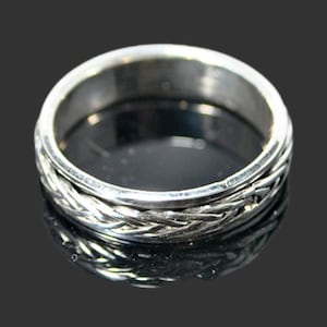 Fancy silver ring band