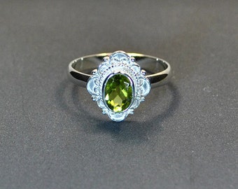 Sterling silver ring peridot