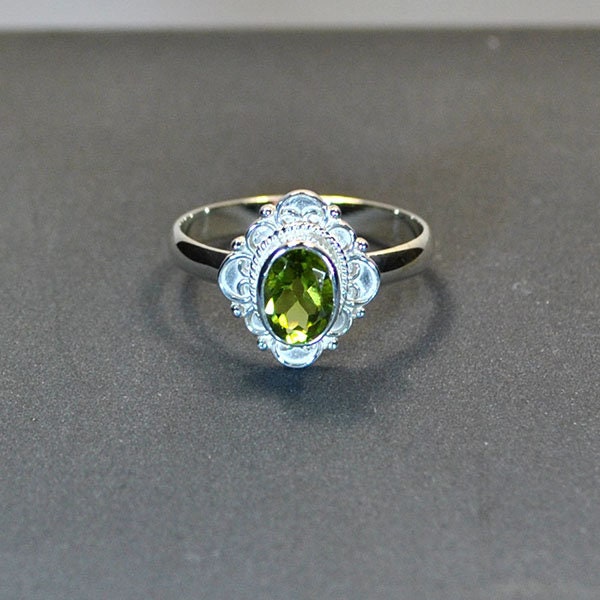 Sterling silver ring peridot