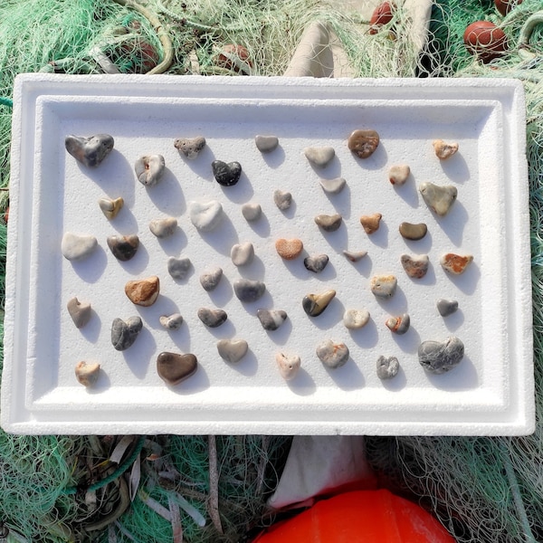 50 naturaly heart shaped, small,beach stones.Genuine rock hearts.Beach love