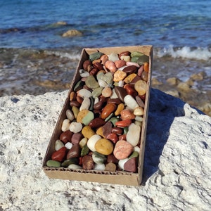 150-300 chunky colorfull beach pebbles.Mosaic pebbles.Fairy garden stones.Soil topper.Vase filler.Aquarium decor 0.8 - 3cm (0.3&quot;-1.2&quot;)