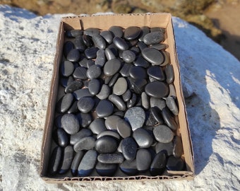 100~150 Oval and round,smooth black and dark gray beach pebbles.Naturally polished,flat,beach stones.Natural mosaic tiles.