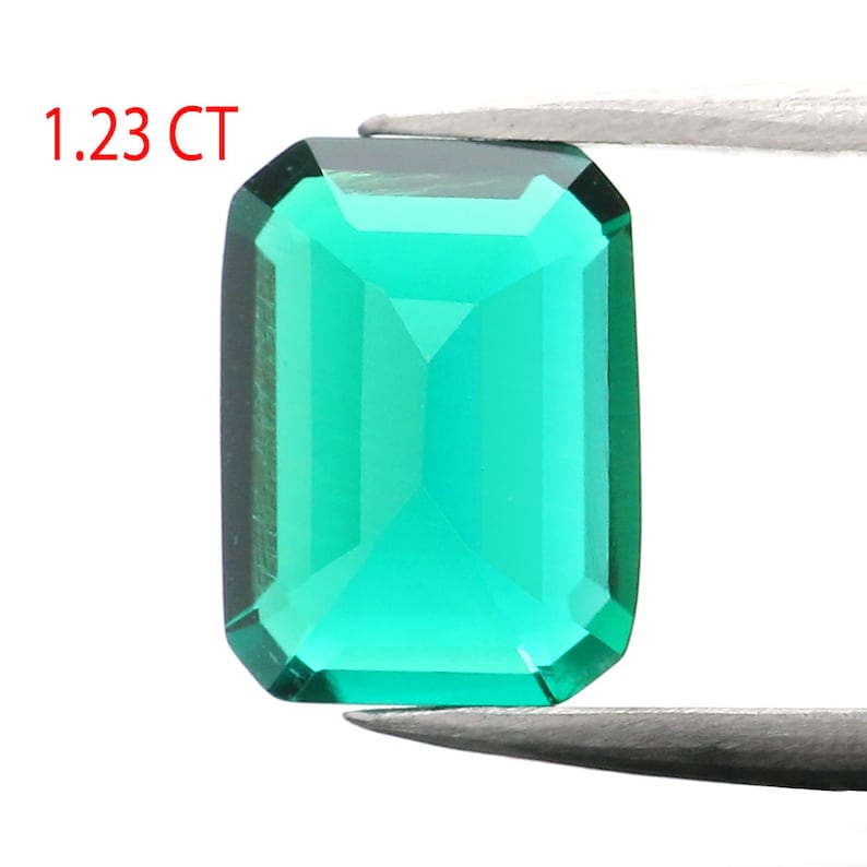 1.23 Ct Green Color Emerald Emerald Gemstone VS1 Clarity 8.00 MM GN22