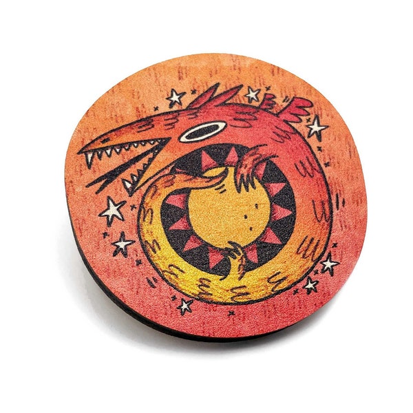 Sun Dragon Wooden Pin Badge, grote 40mm ronde broche, schattige leuke draagbare fantasy art, eco duurzaam hout, illustratie minnaar cadeau