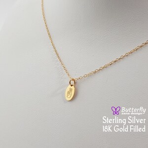 Hand Gestures Oval Necklace - Sister, Daughter, Best Friends Necklaces - Friendship Necklace - Gift for Her- Everyday jewelry