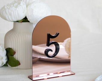 Numery stołów w kształcie łuku z matowego akrylu, elegancka, minimalistyczna dekoracja przyjęcia, niestandardowy znak na kolację przedślubną