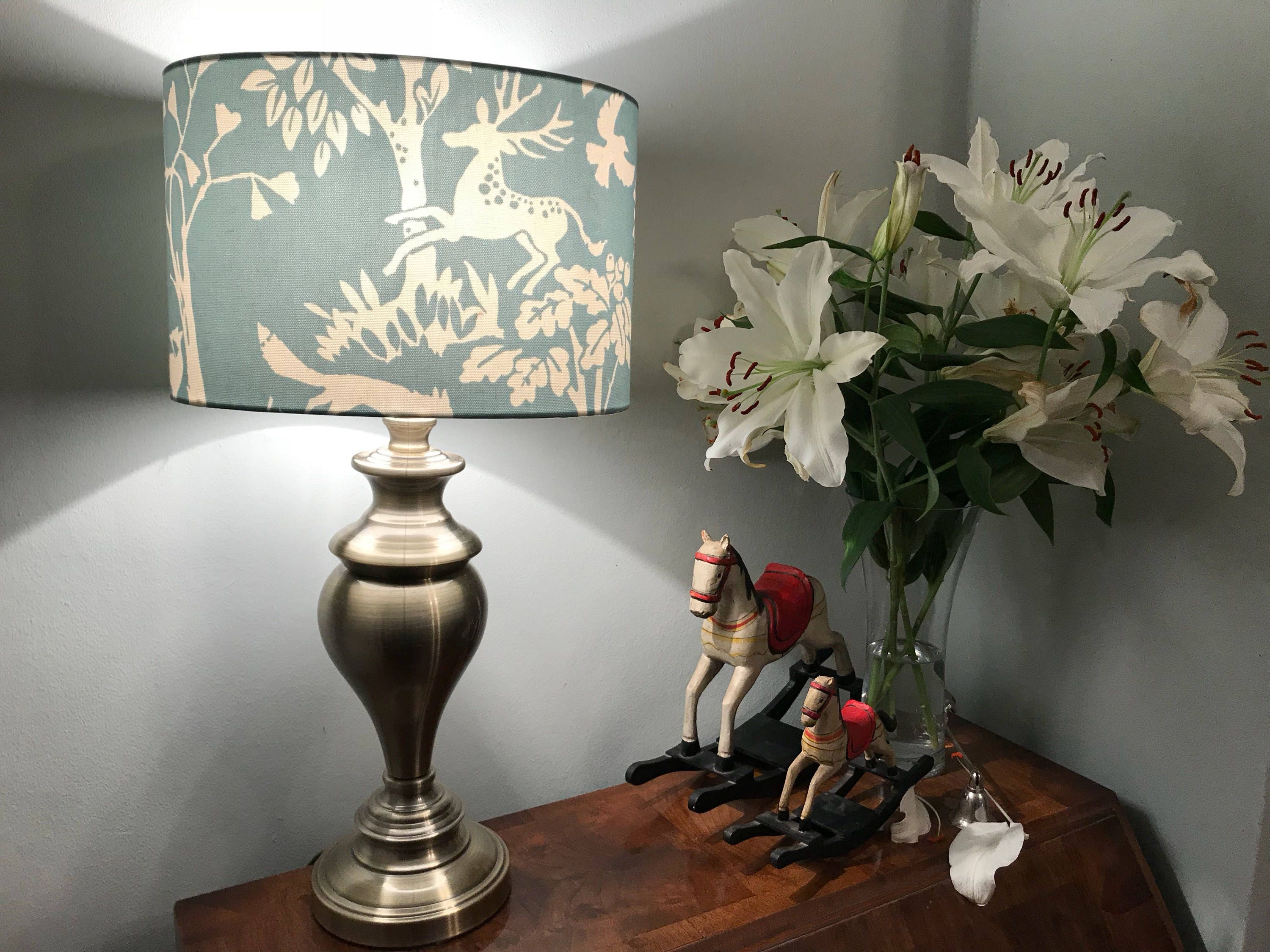 Duck egg lampshade for table lamp top