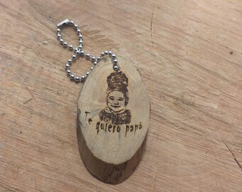 Personalized keychain, engraved with photo on natural wood.