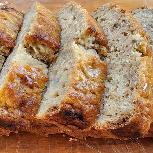 Fresh Baked Banana Bread: 32oz Loaf, Optional Nuts/Raisins