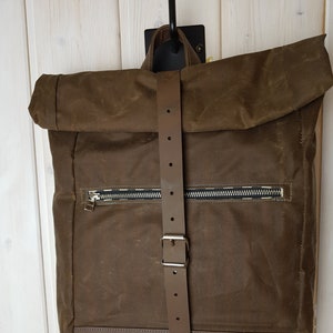 Rugzak met Falttop en rugzak, rugzak van bruin gewaxt canvas en leer met gevouwen bovenkant